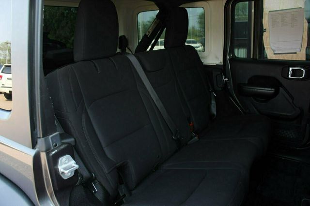 2018 Jeep Wrangler JK Unlimited SPORT S W/ HARD TOP - 22893625 - 11