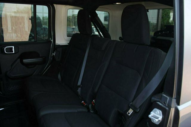 2018 Jeep Wrangler JK Unlimited SPORT S W/ HARD TOP - 22893625 - 27