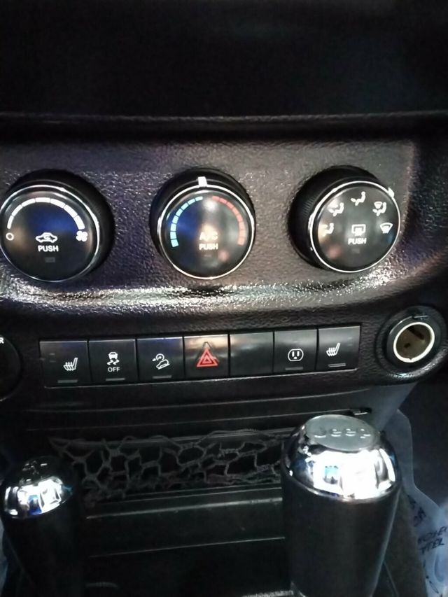 2018 Jeep Wrangler JK Unlimited UNLIMITED ALTITUDE - 22976152 - 17