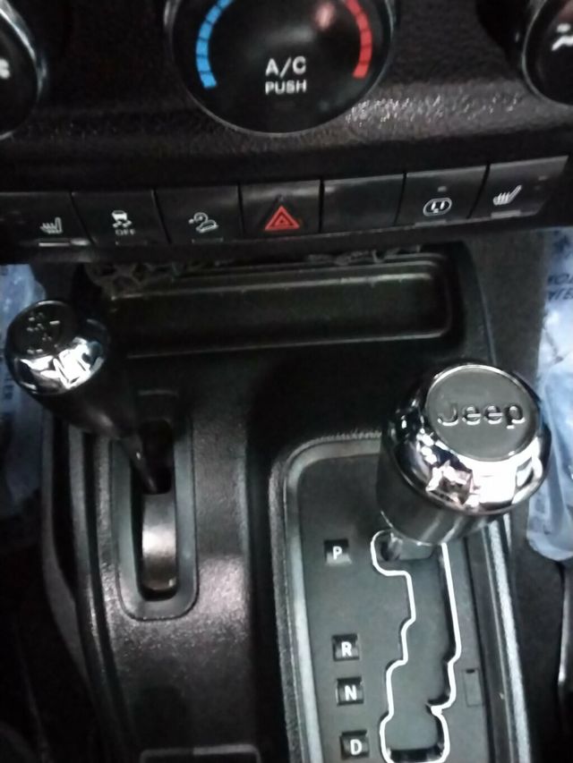 2018 Jeep Wrangler JK Unlimited UNLIMITED ALTITUDE - 22976152 - 18