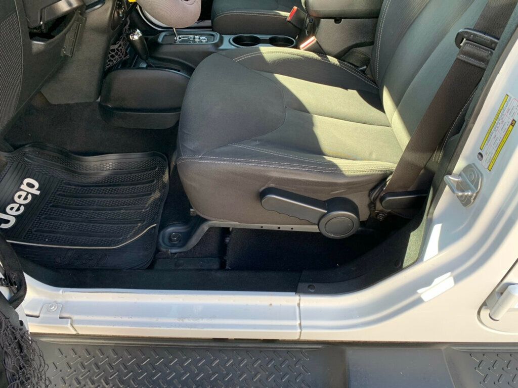 2018 Jeep Wrangler JK Unlimited Unlimited Sahara 4x4 - 22994979 - 16