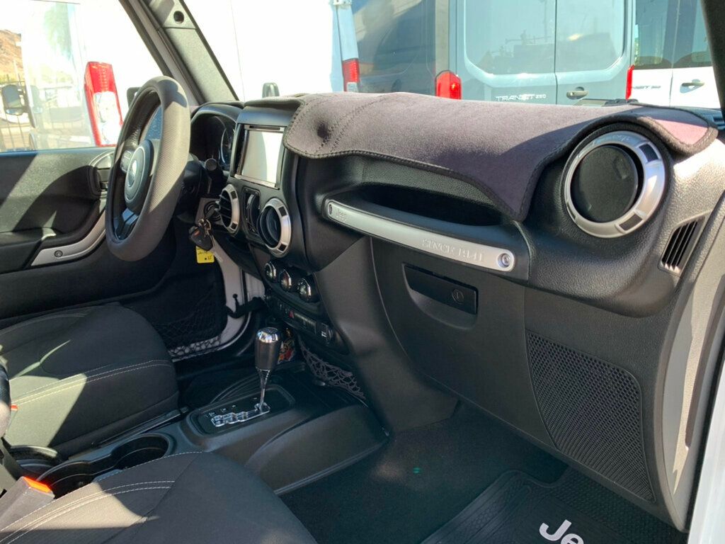 2018 Jeep Wrangler JK Unlimited Unlimited Sahara 4x4 - 22994979 - 25