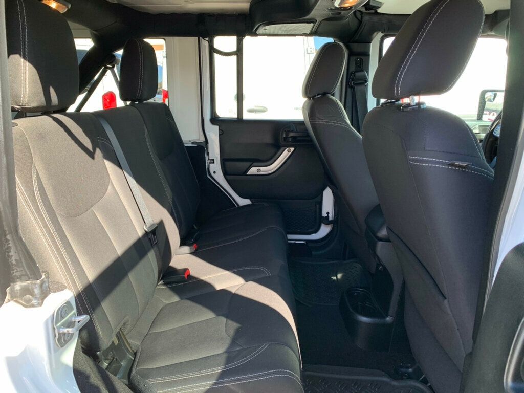 2018 Jeep Wrangler JK Unlimited Unlimited Sahara 4x4 - 22994979 - 30