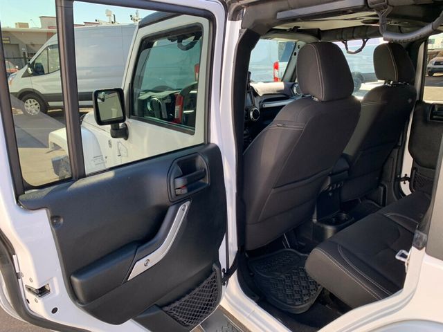 2018 Jeep Wrangler JK Unlimited Unlimited Sahara 4x4 - 22994979 - 35