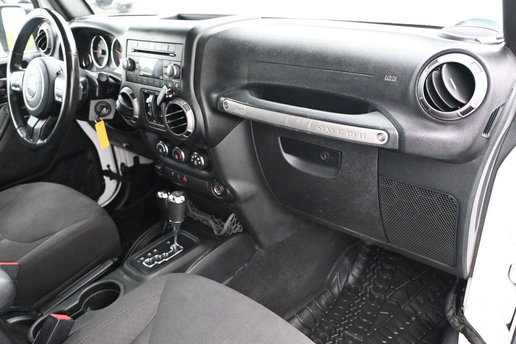 2018 Jeep Wrangler Unlimited Willys Wheeler W photo 9