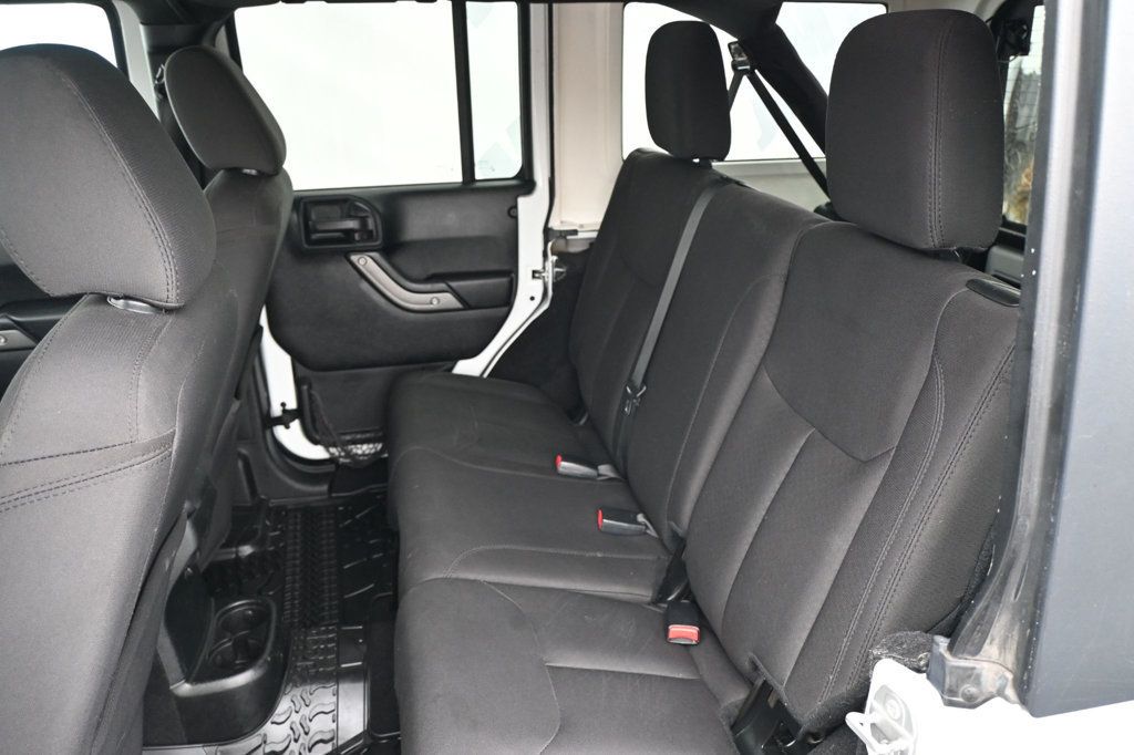 2018 Jeep Wrangler Unlimited Willys Wheeler W photo 14