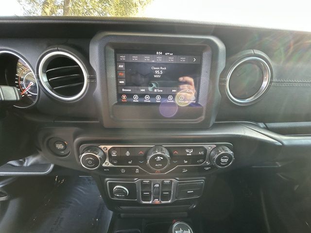 2018 Jeep WRANGLER UNLIMI SAHARA - 22994740 - 16