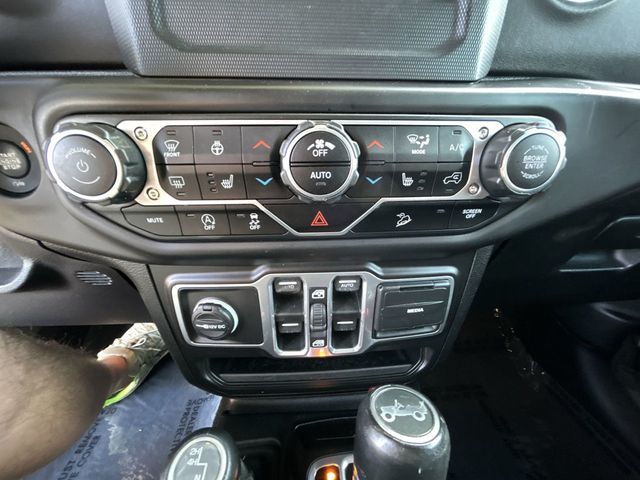 2018 Jeep WRANGLER UNLIMI SAHARA - 22994740 - 18