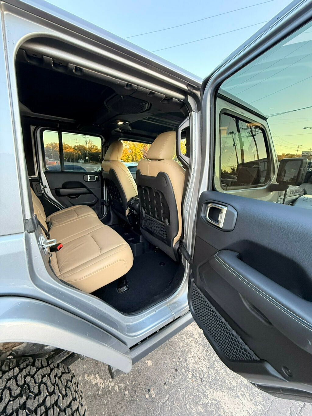 2018 Jeep Wrangler Unlimited LocalTrade/Rubicon/6-SpeedManual/ActiveSafetyGroup/BlindSpot - 22939889 - 15