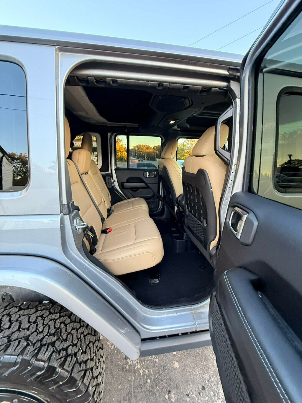 2018 Jeep Wrangler Unlimited LocalTrade/Rubicon/6-SpeedManual/ActiveSafetyGroup/BlindSpot - 22939889 - 16