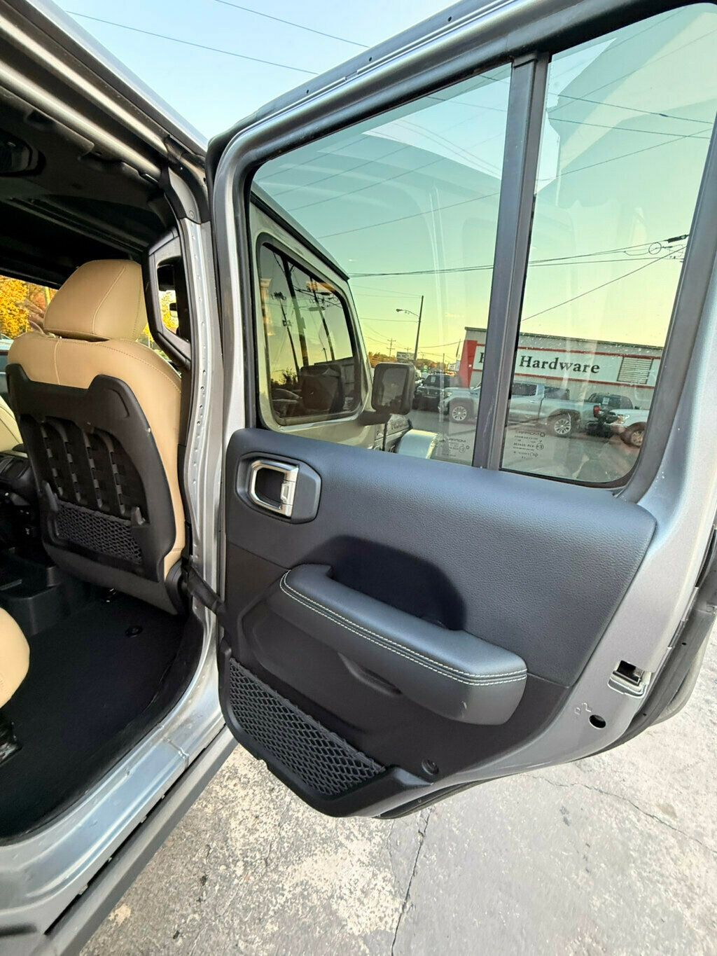 2018 Jeep Wrangler Unlimited LocalTrade/Rubicon/6-SpeedManual/ActiveSafetyGroup/BlindSpot - 22939889 - 17