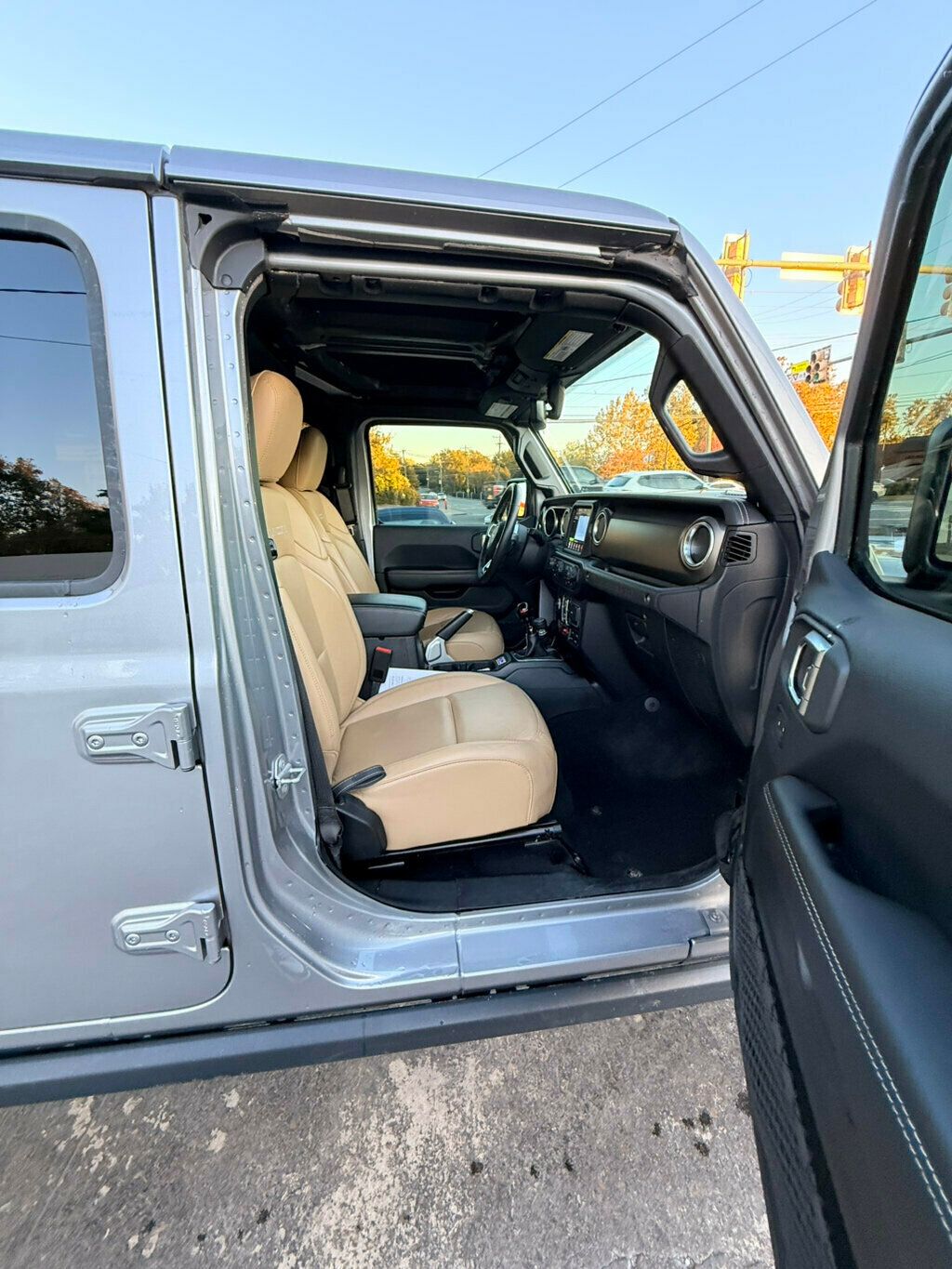 2018 Jeep Wrangler Unlimited LocalTrade/Rubicon/6-SpeedManual/ActiveSafetyGroup/BlindSpot - 22939889 - 19