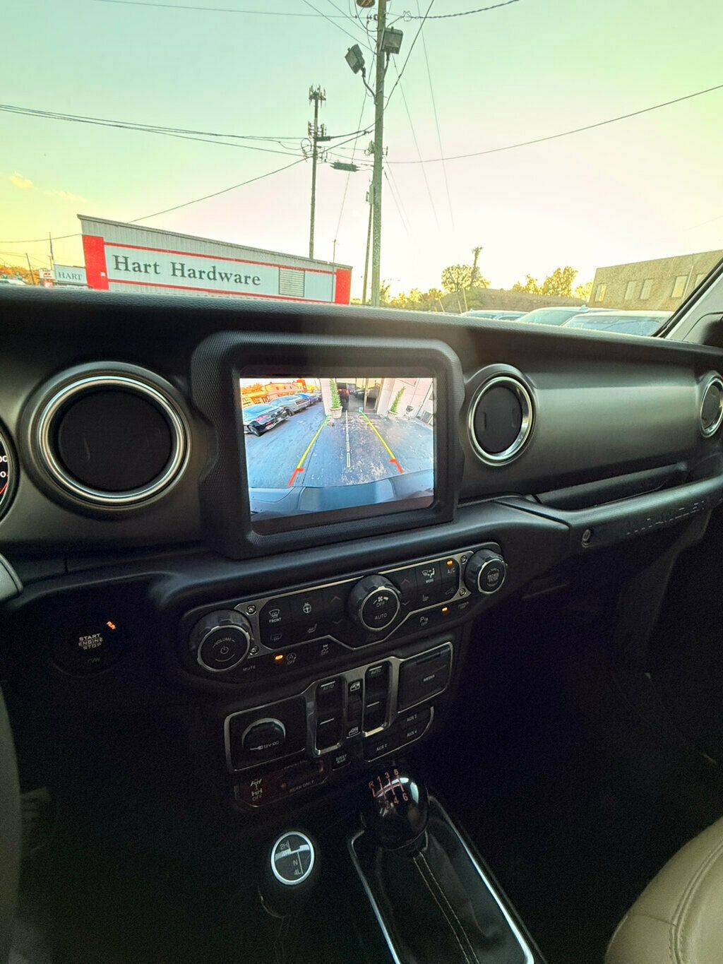 2018 Jeep Wrangler Unlimited LocalTrade/Rubicon/6-SpeedManual/ActiveSafetyGroup/BlindSpot - 22939889 - 26