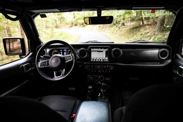 2018 Jeep Wrangler Unlimited LocalTrade/Sahara/4WD/BlindSpotMonitor/Cross-PathDetection/NAV - 23073138 - 12