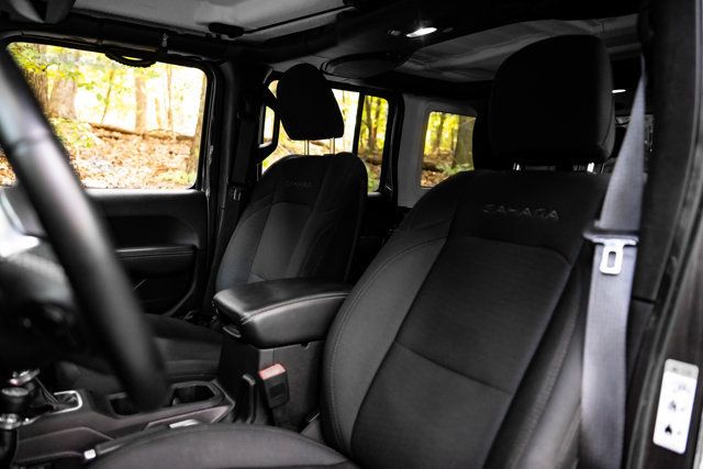 2018 Jeep Wrangler Unlimited LocalTrade/Sahara/4WD/BlindSpotMonitor/Cross-PathDetection/NAV - 23073138 - 14