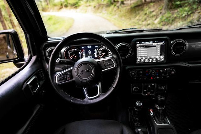 2018 Jeep Wrangler Unlimited LocalTrade/Sahara/4WD/BlindSpotMonitor/Cross-PathDetection/NAV - 23073138 - 15