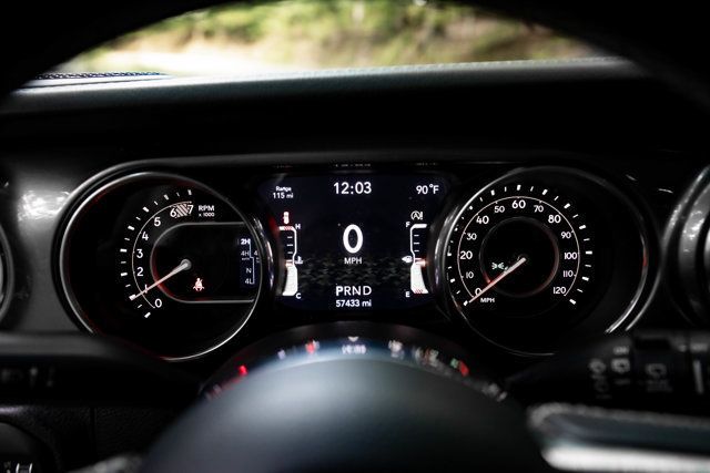 2018 Jeep Wrangler Unlimited LocalTrade/Sahara/4WD/BlindSpotMonitor/Cross-PathDetection/NAV - 23073138 - 16