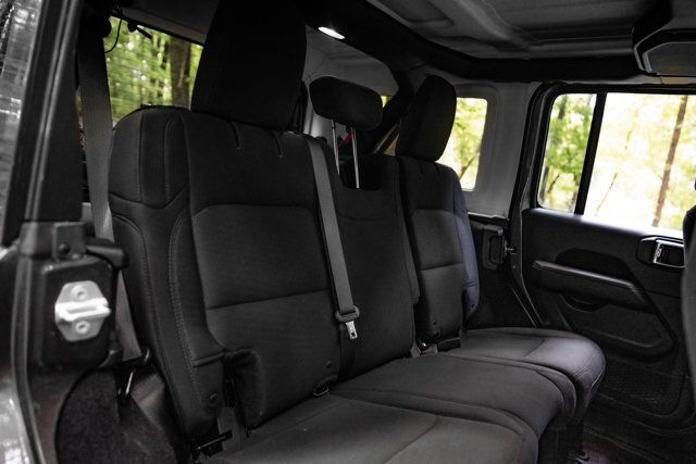 2018 Jeep Wrangler Unlimited LocalTrade/Sahara/4WD/BlindSpotMonitor/Cross-PathDetection/NAV - 23073138 - 18