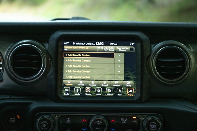 2018 Jeep Wrangler Unlimited LocalTrade/Sahara/4WD/BlindSpotMonitor/Cross-PathDetection/NAV - 23073138 - 23