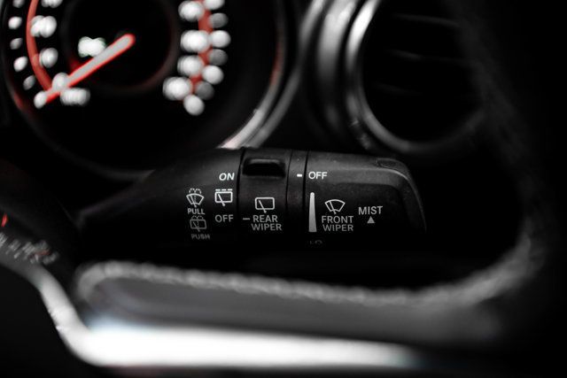2018 Jeep Wrangler Unlimited LocalTrade/Sahara/4WD/BlindSpotMonitor/Cross-PathDetection/NAV - 23073138 - 26