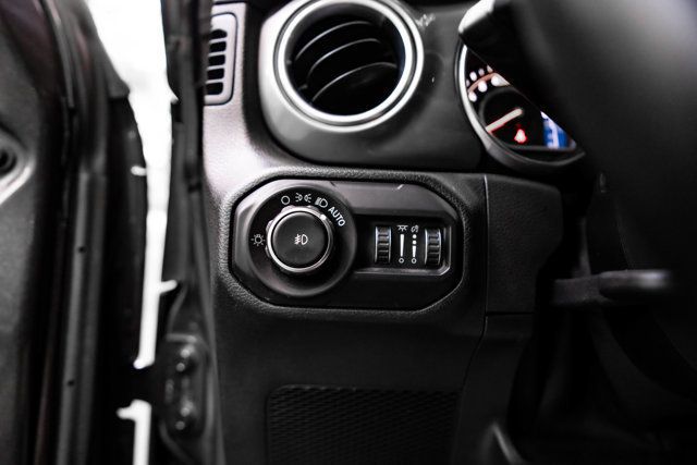 2018 Jeep Wrangler Unlimited LocalTrade/Sahara/4WD/BlindSpotMonitor/Cross-PathDetection/NAV - 23073138 - 29