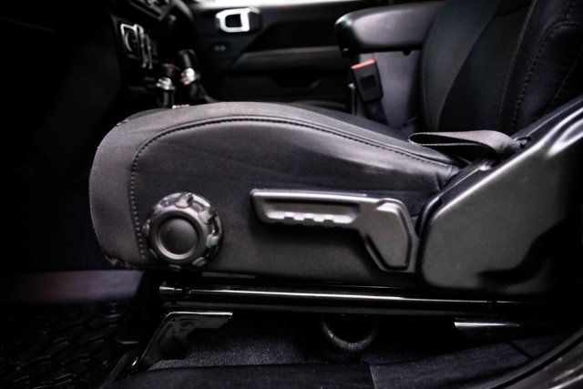 2018 Jeep Wrangler Unlimited LocalTrade/Sahara/4WD/BlindSpotMonitor/Cross-PathDetection/NAV - 23073138 - 30