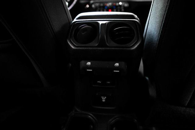 2018 Jeep Wrangler Unlimited LocalTrade/Sahara/4WD/BlindSpotMonitor/Cross-PathDetection/NAV - 23073138 - 32