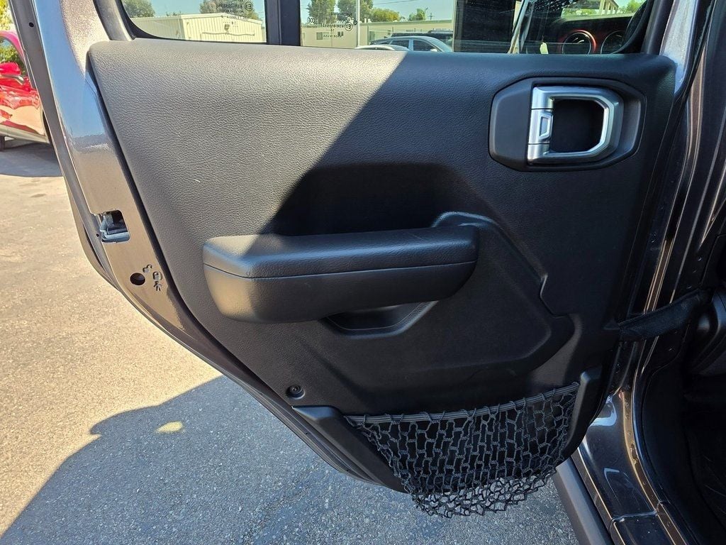2018 Jeep Wrangler Unlimited Rubicon 4x4 - 22932785 - 22
