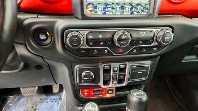 2018 Jeep Wrangler Unlimited Rubicon 4x4 w/ 8-Speed Automatic, Leather Seats & Steel Bumpers - 23079190 - 17