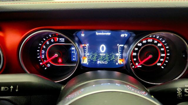 2018 Jeep Wrangler Unlimited Rubicon 4x4 w/ Hardtop & Electronic Infotainment System Group - 23018131 - 13