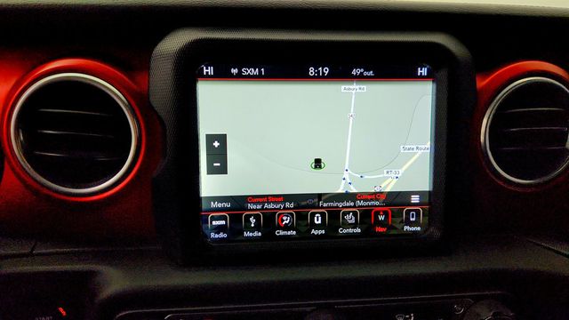 2018 Jeep Wrangler Unlimited Rubicon 4x4 w/ Hardtop & Electronic Infotainment System Group - 23018131 - 19