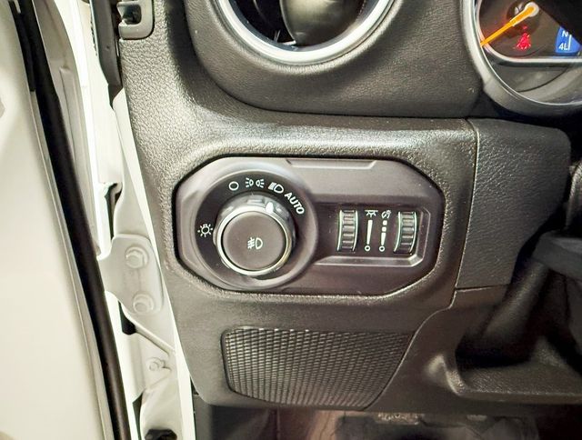 2018 Jeep Wrangler Unlimited Sahara photo 13