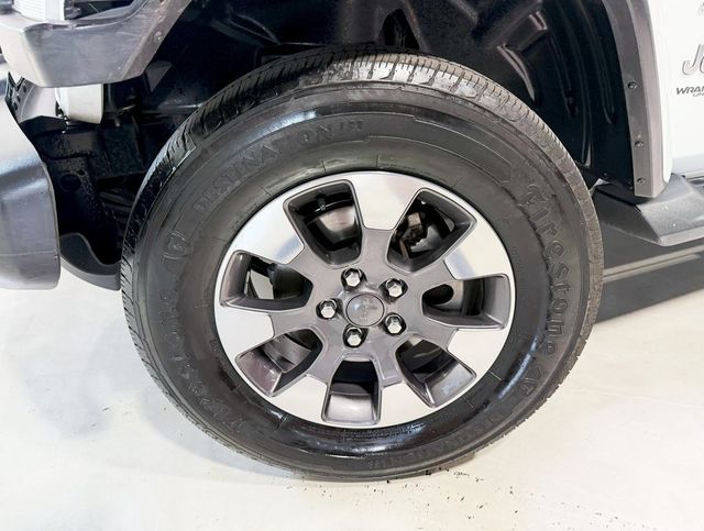 2018 Jeep Wrangler Unlimited Sahara photo 2