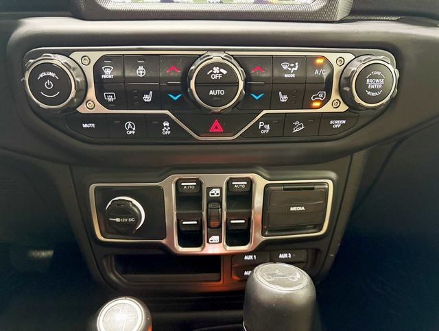 2018 Jeep Wrangler Unlimited Sahara photo 23