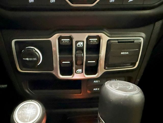 2018 Jeep Wrangler Unlimited Sahara photo 24