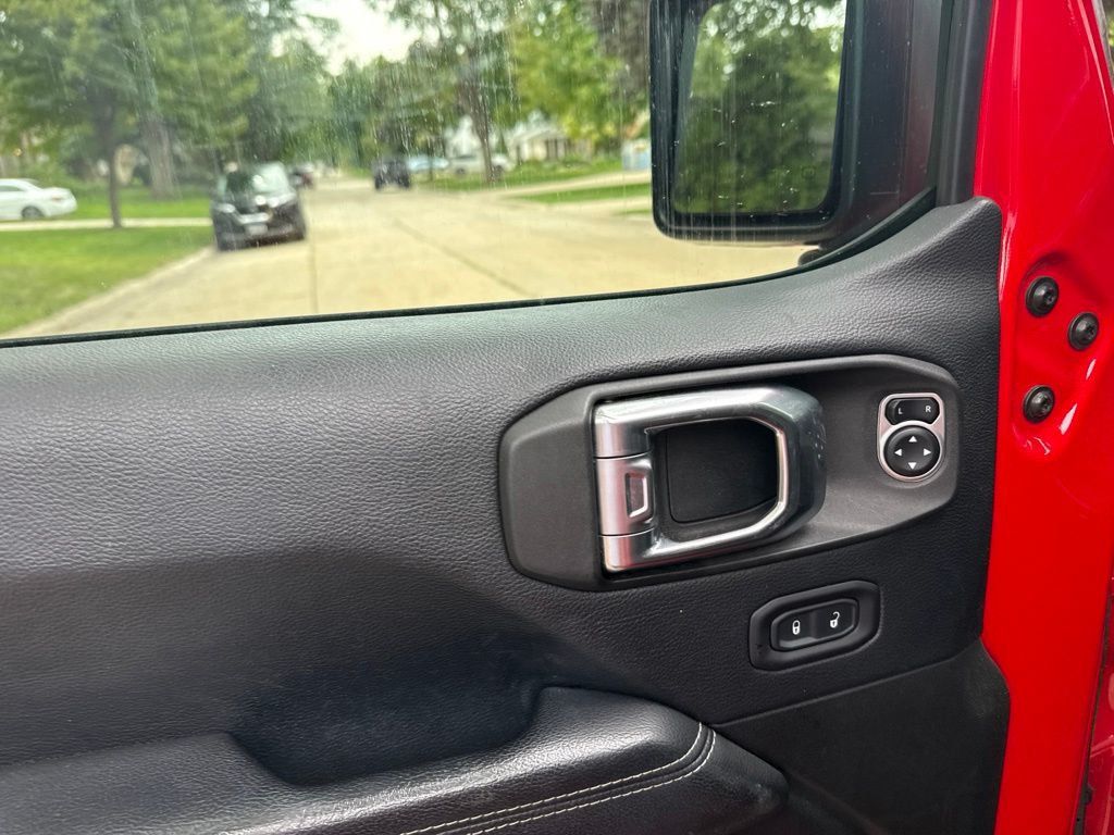 2018 Jeep Wrangler Unlimited Sahara 4x4 - 23075880 - 13