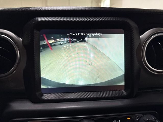 2018 Jeep Wrangler Unlimited Sahara 4x4 - 23075880 - 19