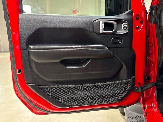 2018 Jeep Wrangler Unlimited Sahara 4x4 - 23075880 - 24
