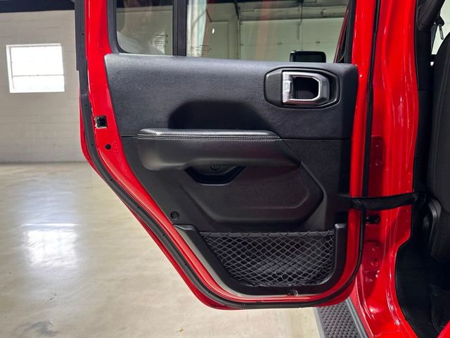 2018 Jeep Wrangler Unlimited Sahara 4x4 - 23075880 - 26