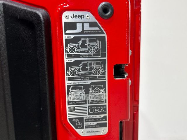 2018 Jeep Wrangler Unlimited Sahara 4x4 - 23075880 - 30