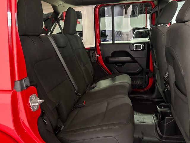 2018 Jeep Wrangler Unlimited Sahara 4x4 - 23075880 - 31
