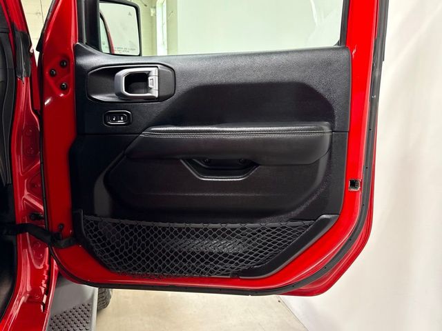 2018 Jeep Wrangler Unlimited Sahara 4x4 - 23075880 - 34