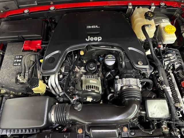 2018 Jeep Wrangler Unlimited Sahara 4x4 - 23075880 - 35