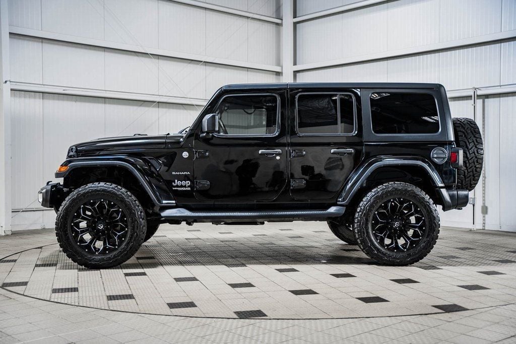 2018 Jeep Wrangler Unlimited Sahara 4x4 - 22769045 - 3