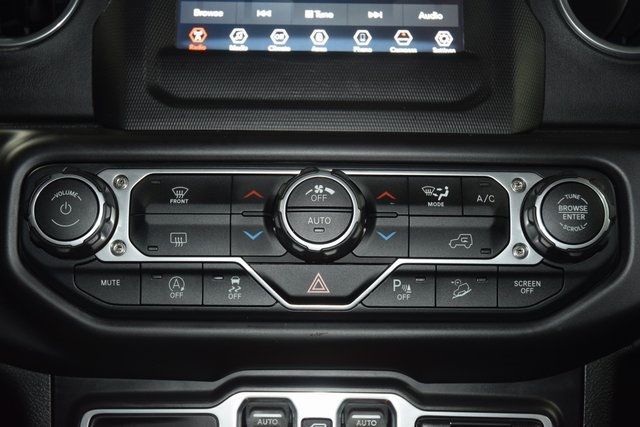 2018 Jeep Wrangler Unlimited Sahara 4x4 - 22969144 - 32