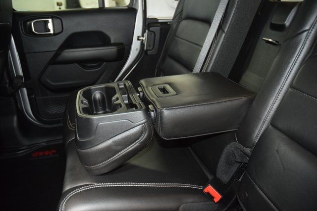 2018 Jeep Wrangler Unlimited Sahara 4x4 - 22969144 - 42