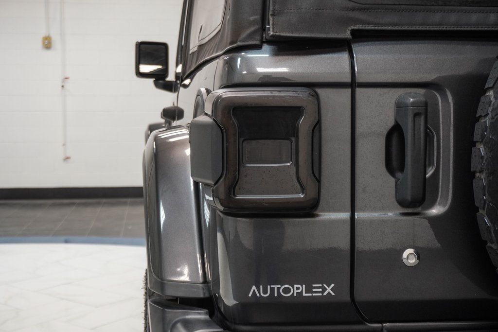 2018 Jeep Wrangler Unlimited Sahara photo 11