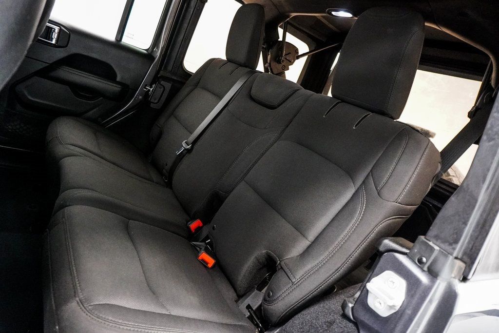 2018 Jeep Wrangler Unlimited Sahara photo 16