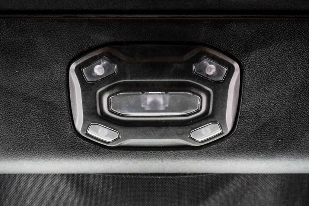 2018 Jeep Wrangler Unlimited Sahara photo 18
