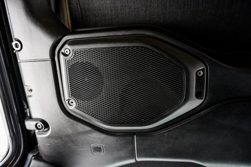2018 Jeep Wrangler Unlimited Sahara photo 19